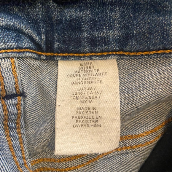 H&M Maternity Cut-off Jean Shorts - Picture 5 of 8